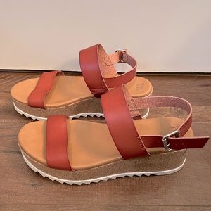 Platform sandals